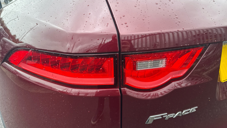 Jaguar F-Pace 2.0d Portfolio 5dr Auto AWD Diesel Estate